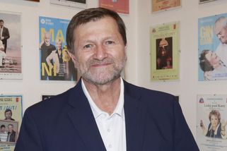 S kým žije Jan Hrušínský: Slavnou manželku podváděl, s krásnou milenkou se veřejně ukazoval - Médium.cz